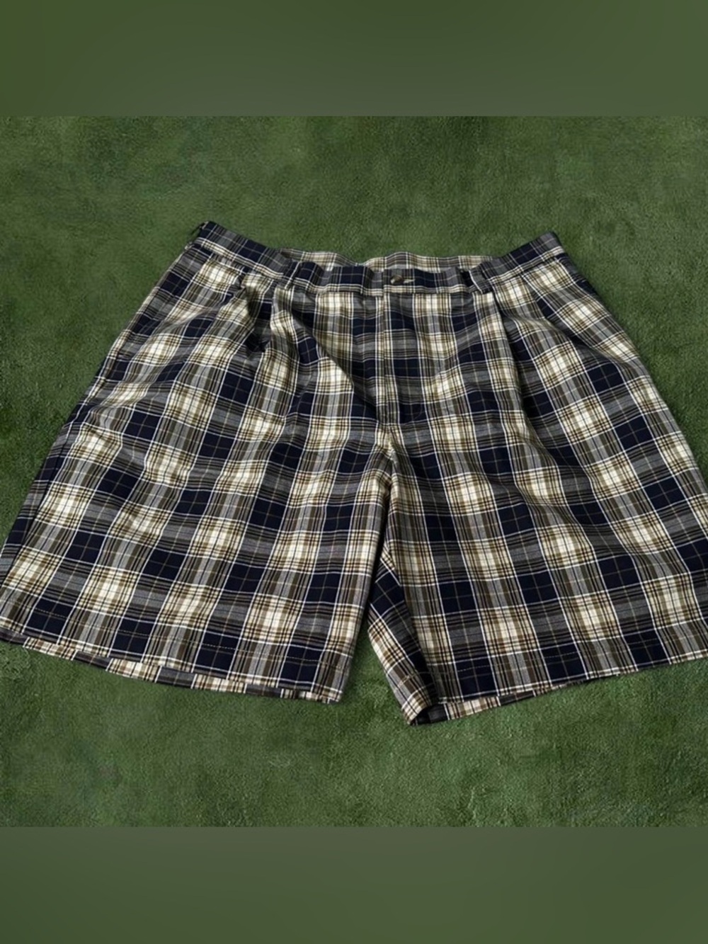 Roundtree & Yorke Navy and Tan Plaid Flat Front Shorts